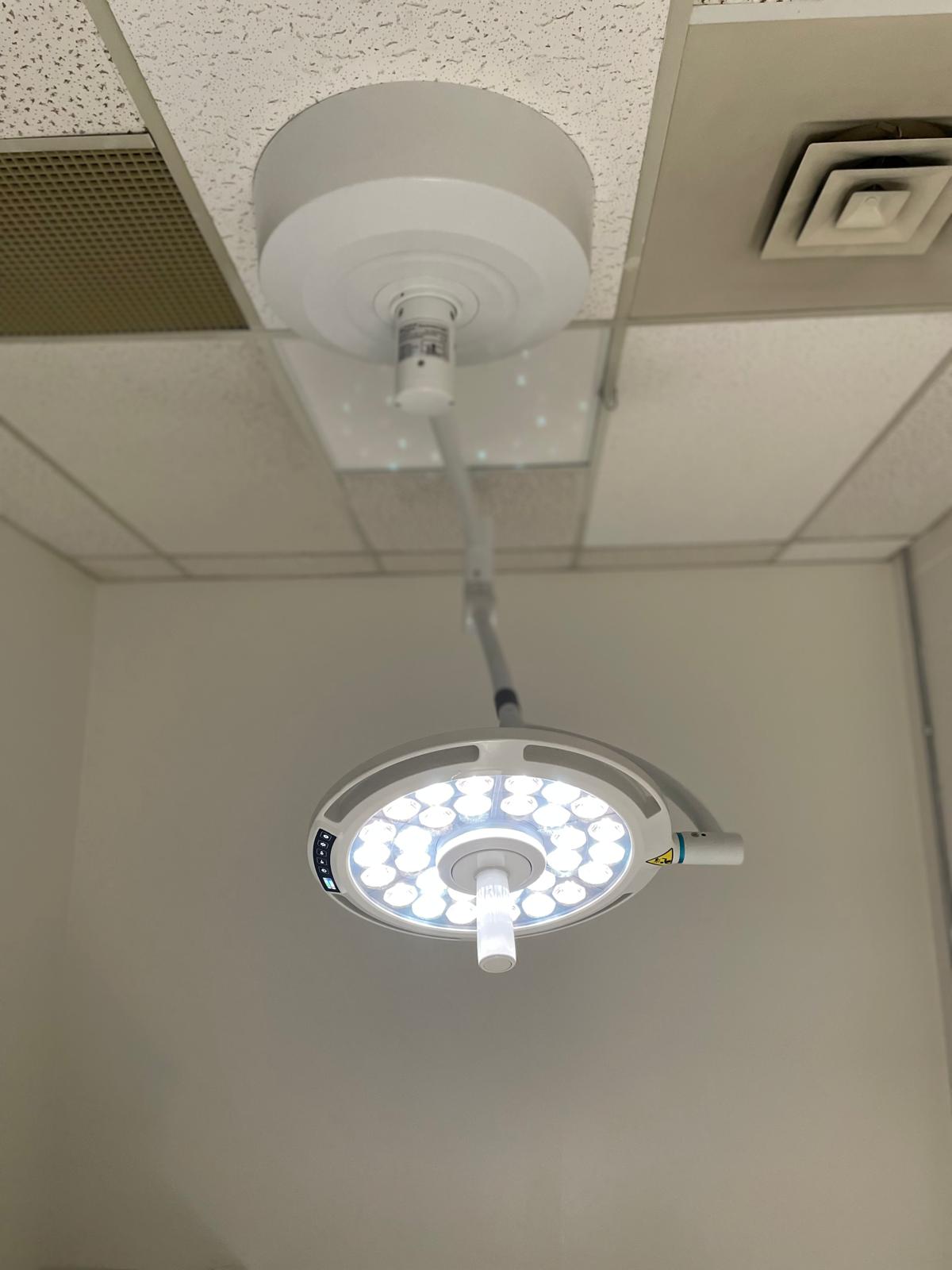 PN-400 LuminaPro, lampe d'examen/de procédure fixée au plafond