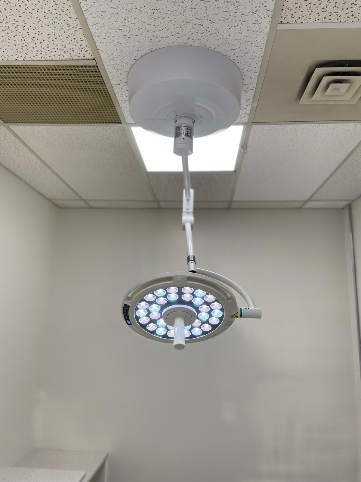 PN-400 LuminaPro, lampe d'examen/de procédure fixée au plafond