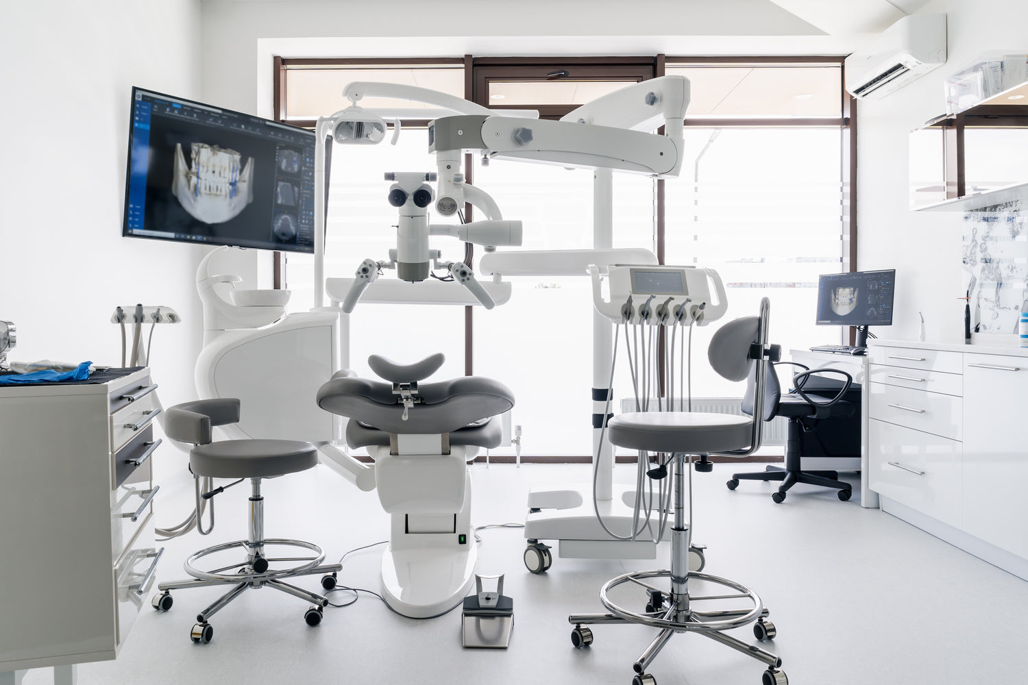 Saddle Stools for Improved Posture and Comfort in Surgical Centers