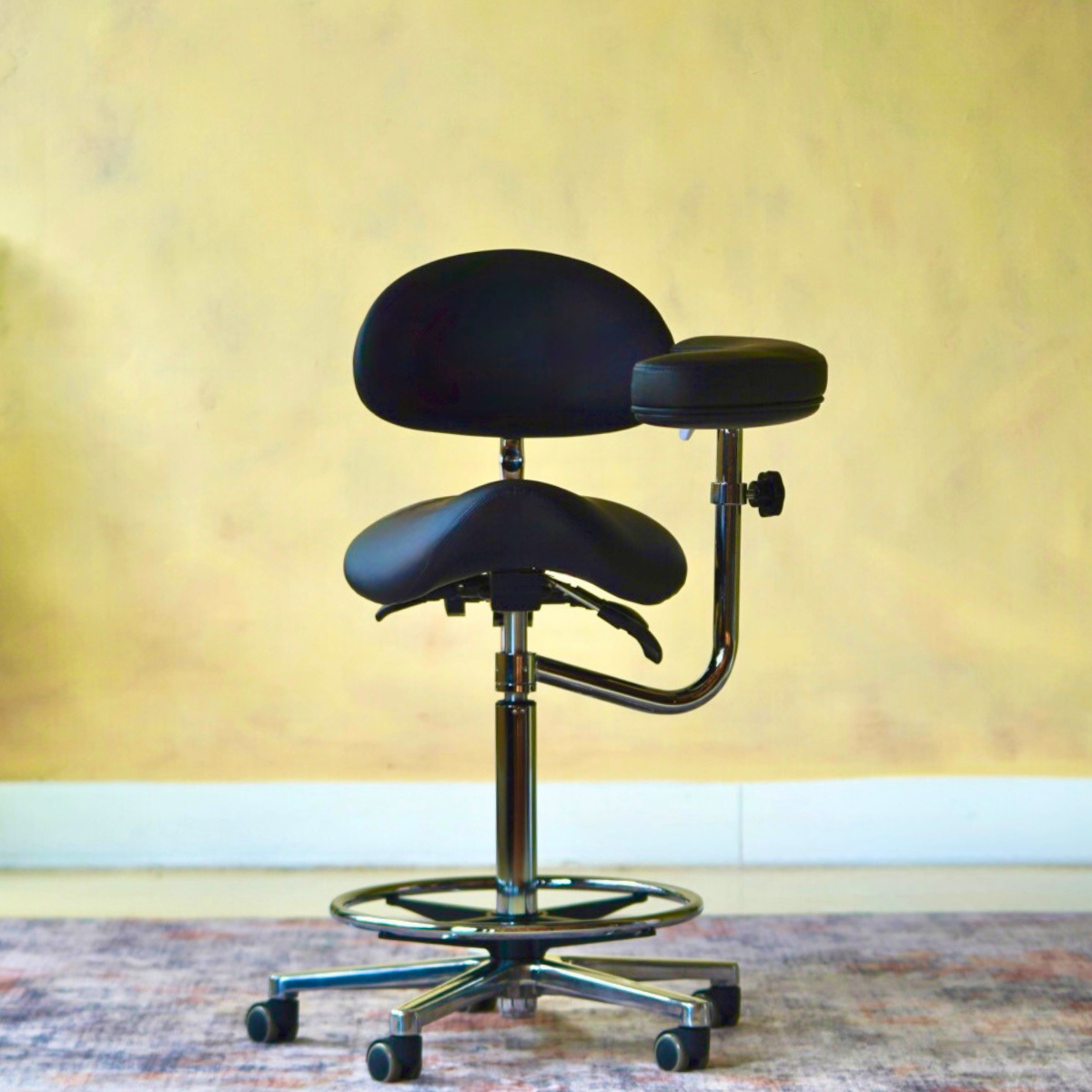 Tabouret d'assistant dentaire