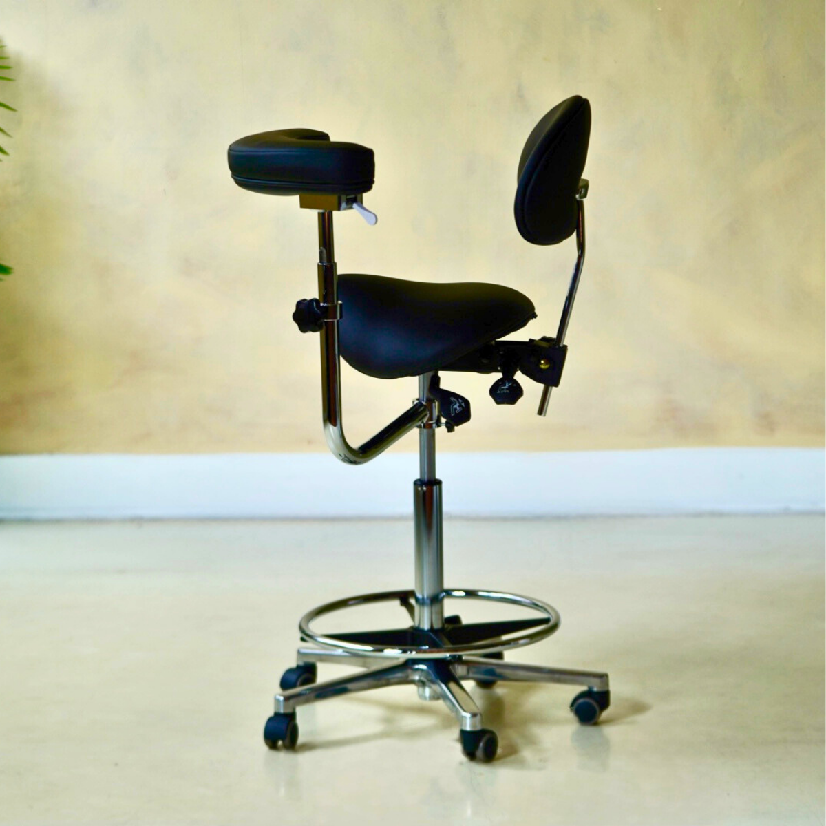 Tabouret d'assistant dentaire
