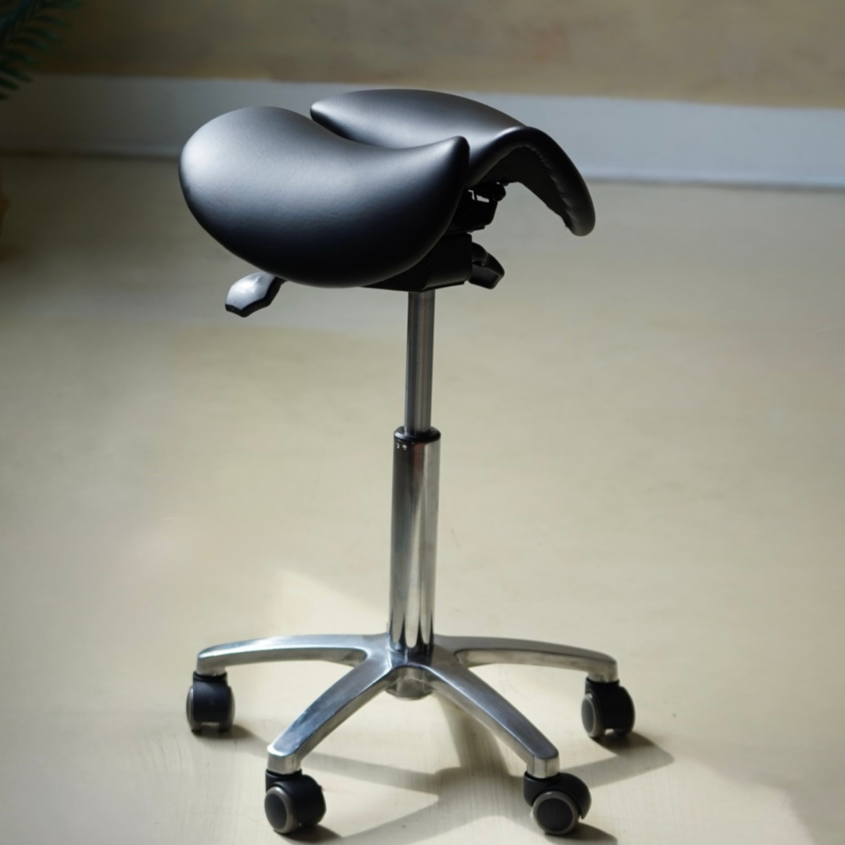Saddle Stools - Shop USA 🇺🇸
